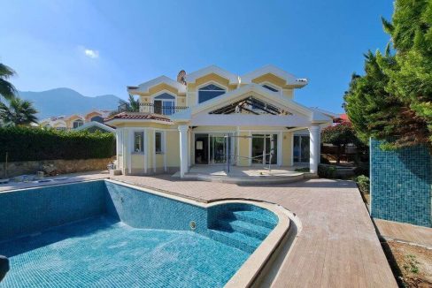 Karsiyaka Luxury Beach Villa - North Cyprus Property 4
