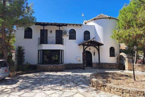 Çatalköy Lüks Çam Ağacı Villa 4 Yatak - Kuzey Kıbrıs Emlak 1