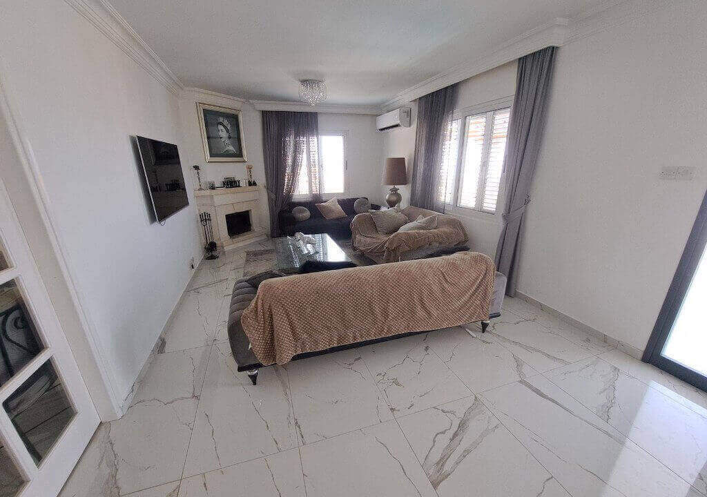 Catalkoy Seaview Villa with Annex 5 Bed - North Cyprus Property U2