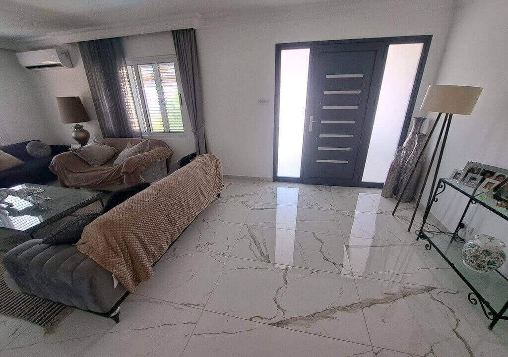 Catalkoy Seaview Villa with Annex 5 Bed - North Cyprus Property U3