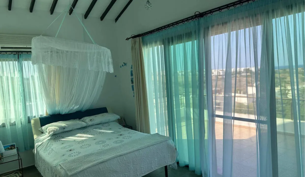 Bahceli Bay Beachfront Luxury Villa 3 Bed - North Cyprus Property 22